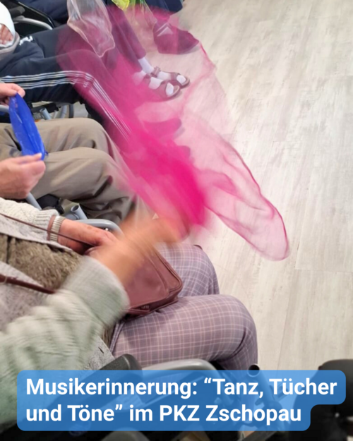 Eine Gruppe Seniorinnen und Senioren sitzt im Sitzkreis und schwingt Tücher wahrscheinlich zur Musik. Bildbeschriftung: Musikerinnerung: “Tanz, Tücher und Töne” im PKZ Zschopau